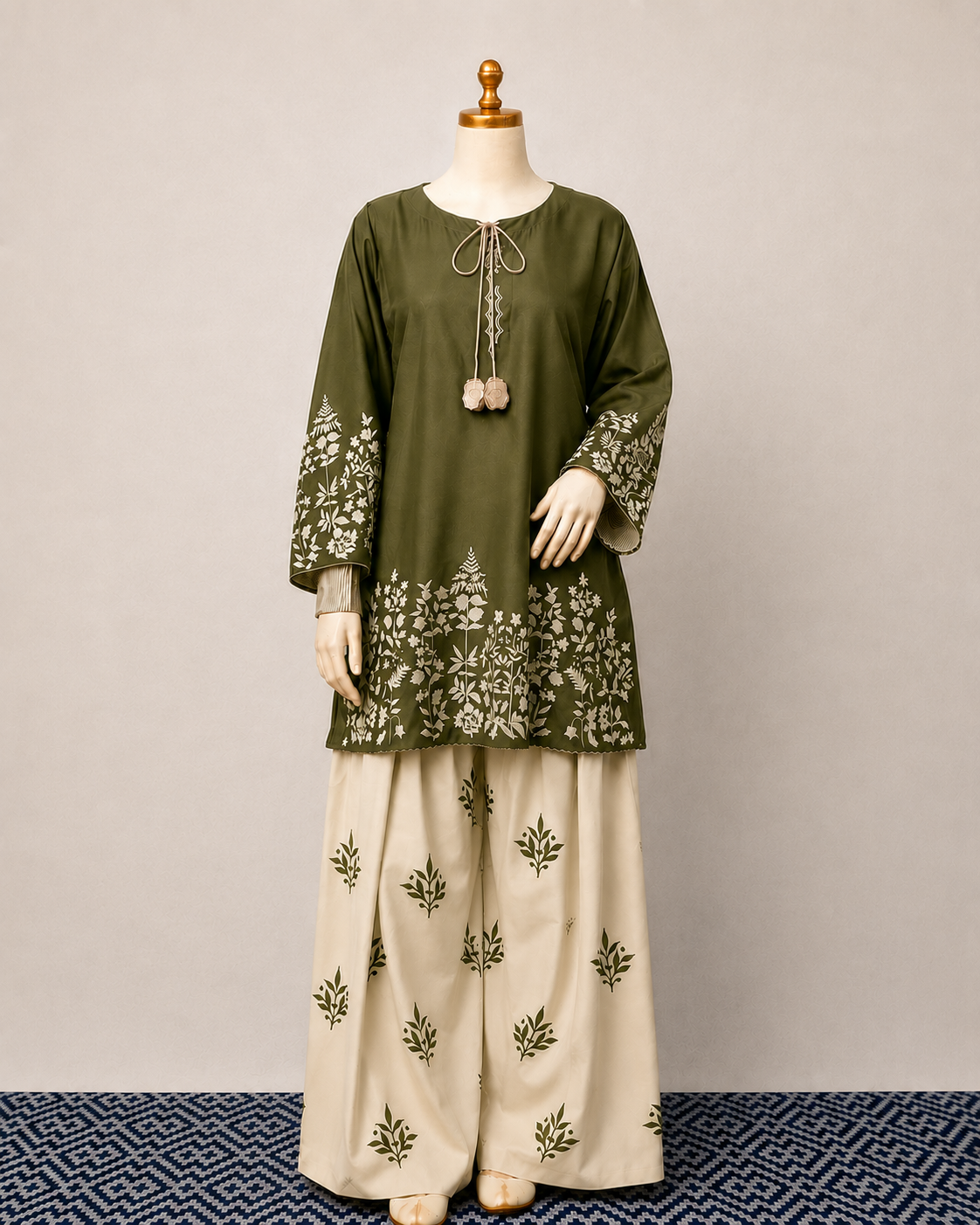 Elegant Kurti Set With Farshi pant.