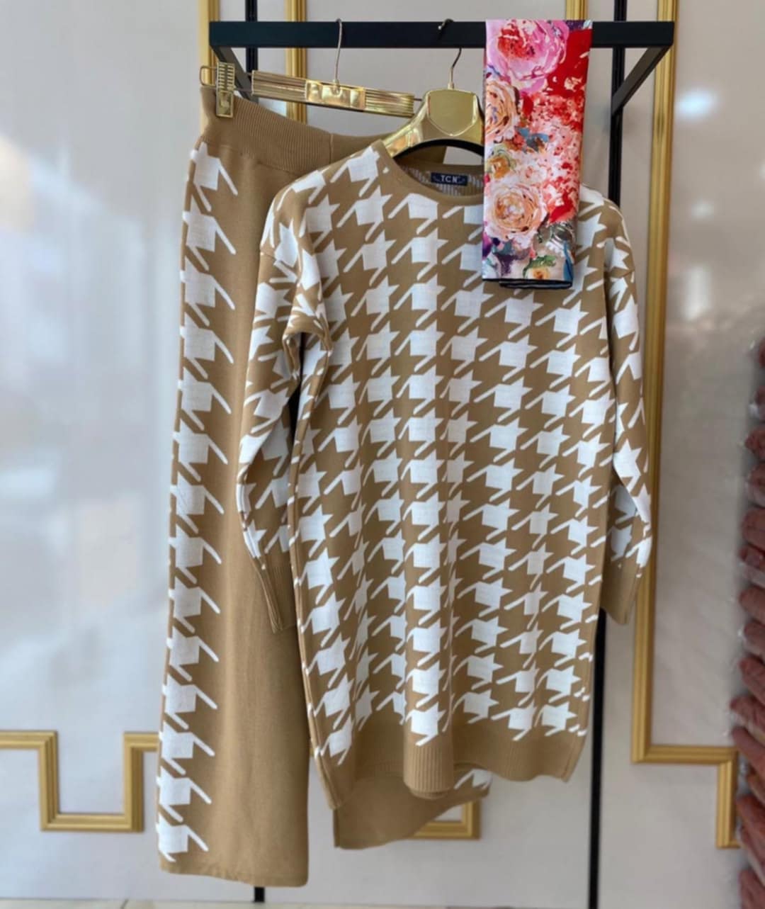 Arrow Printed Long Premium Quality Winter 2-Pcs Tracksuit For Her. WWTS-21